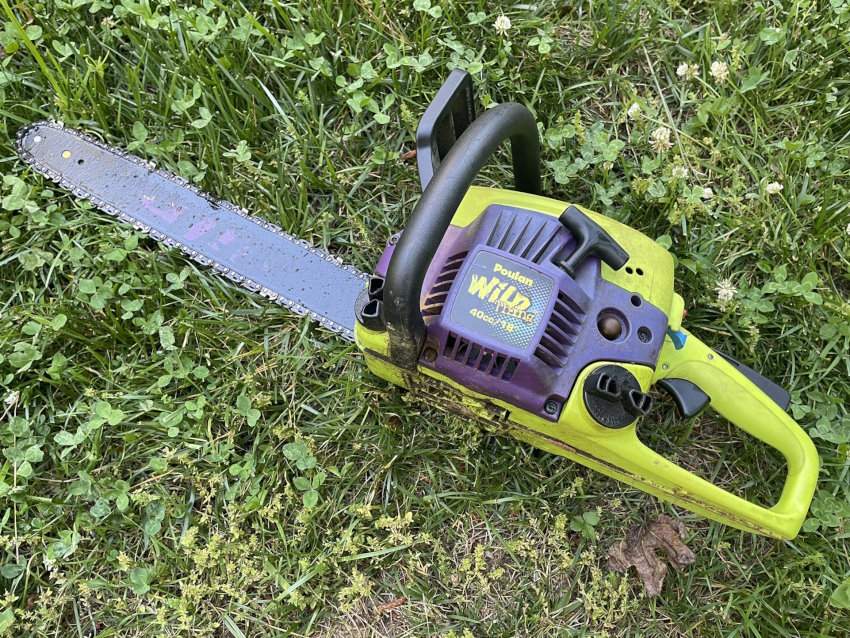 How do you adjust your Poulan Chainsaw