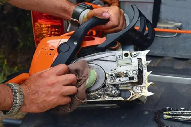 How to Clean a Chainsaw: Top Tips In One Guide