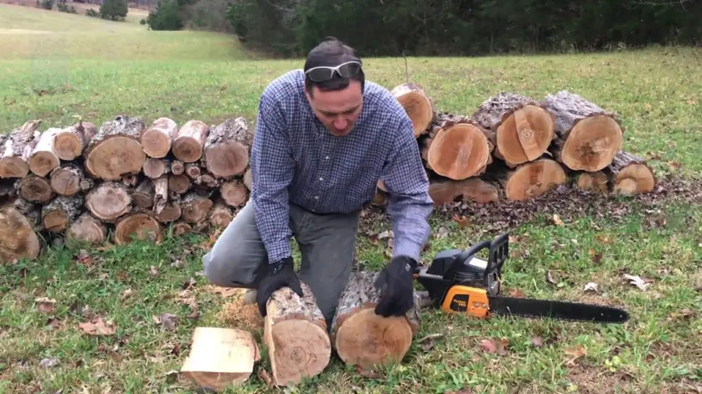 How to hold logs while cutting with chainsaw